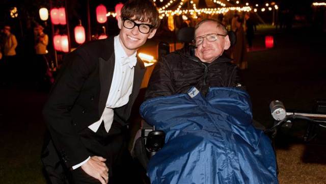 Eddie Redmayne, vencedor do Oscar em "A Teoria de Tudo" ao interpretador o físico Stephen-Hawking