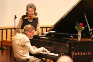 Leslie Lemke aos 14 anos tocou, com perfeição, o Concerto nº 1 para piano de Tchaikovsky, depois de ouvi-lo pela primeira vez enquanto escutava um filme de televisão. Lemke jamais tinha tido aula de piano, é cego, mentalmente incapacitado e tem paralisia cerebral.